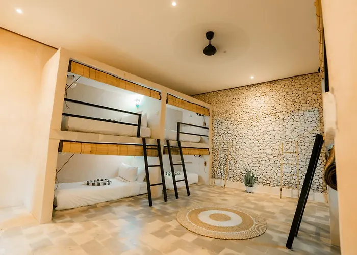 Hostal Penida Patio Toyapakeh